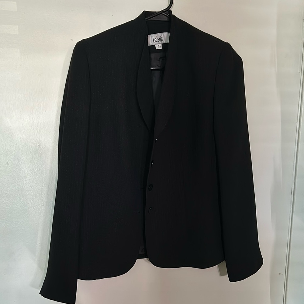 Women’s size 8 black with pink polkadots suit blazer